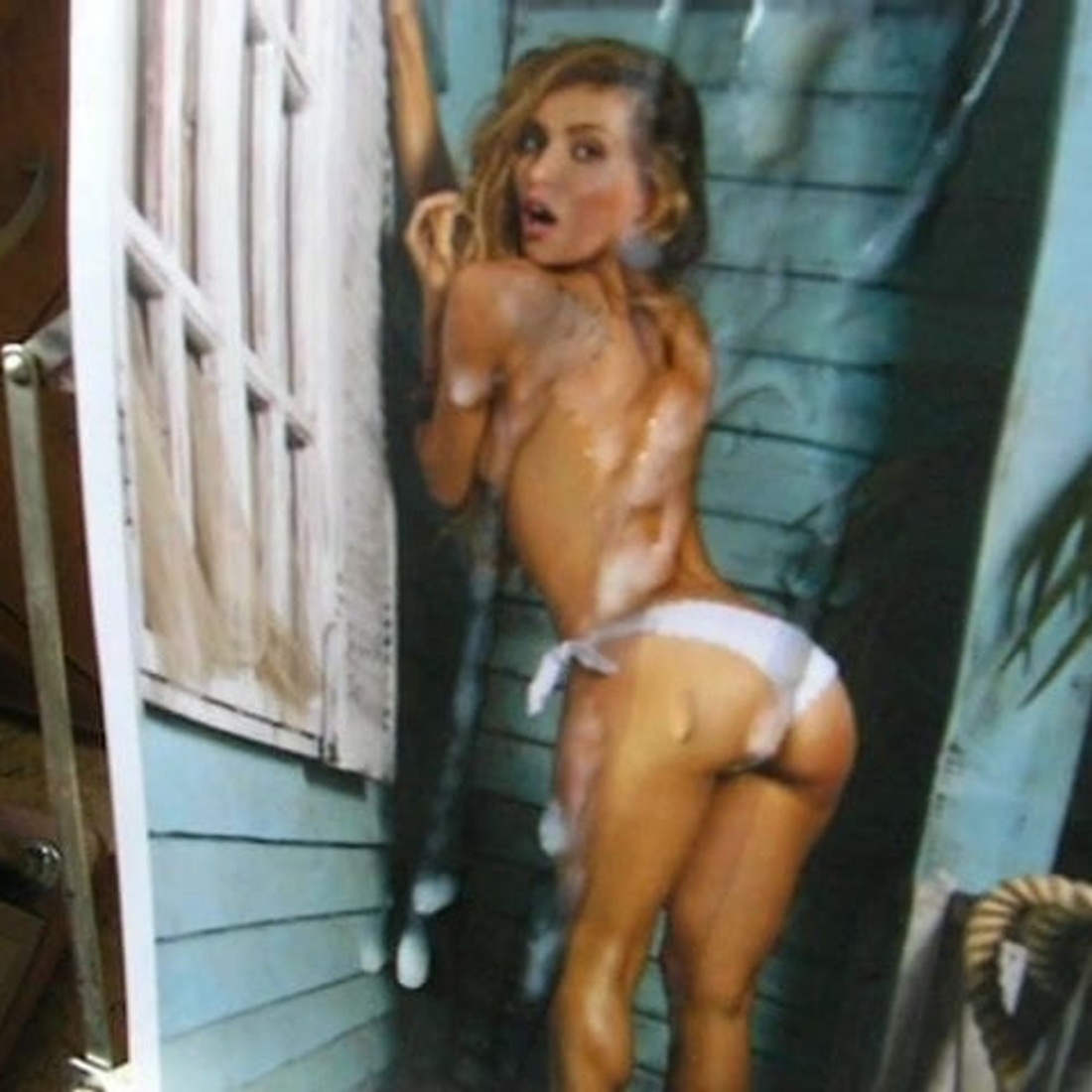 Регина Тодоренко на фургоне