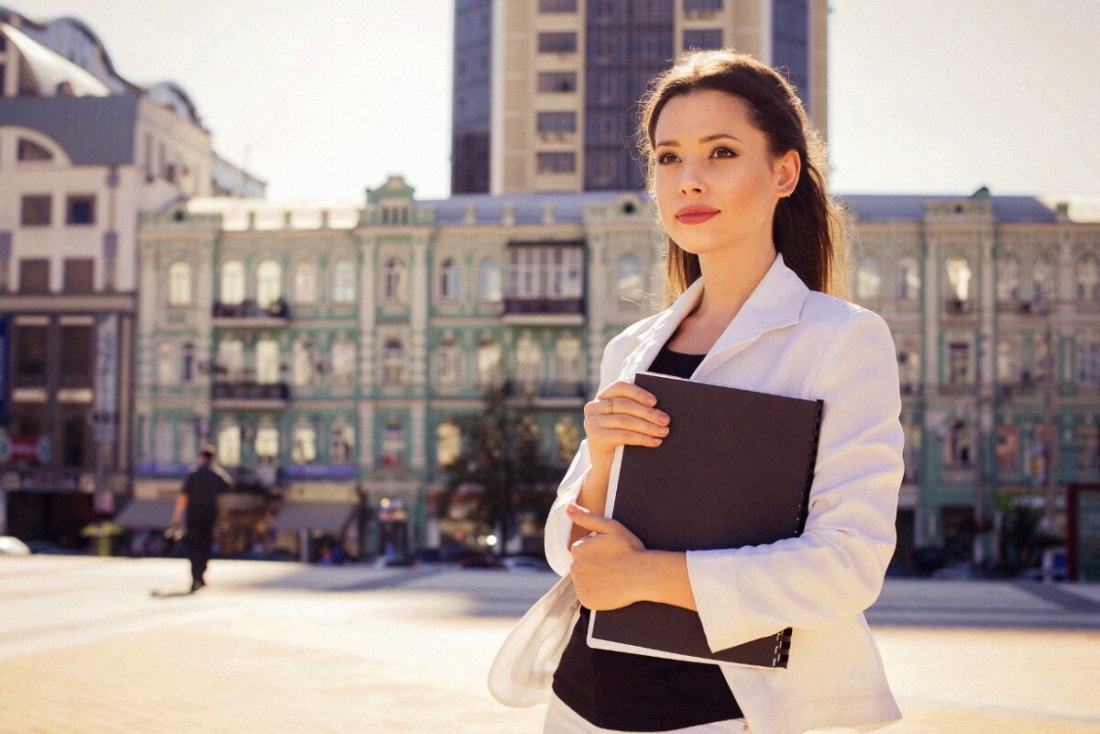 Мультяшная бизнес девушка