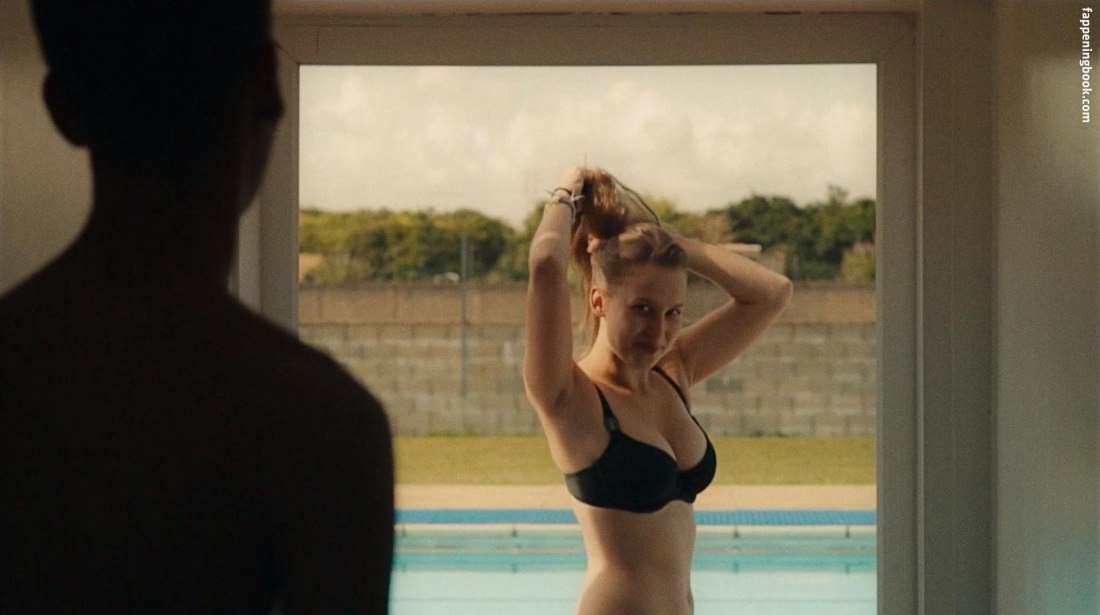 Michaela Isizzu - Михаэла Мадарова анал