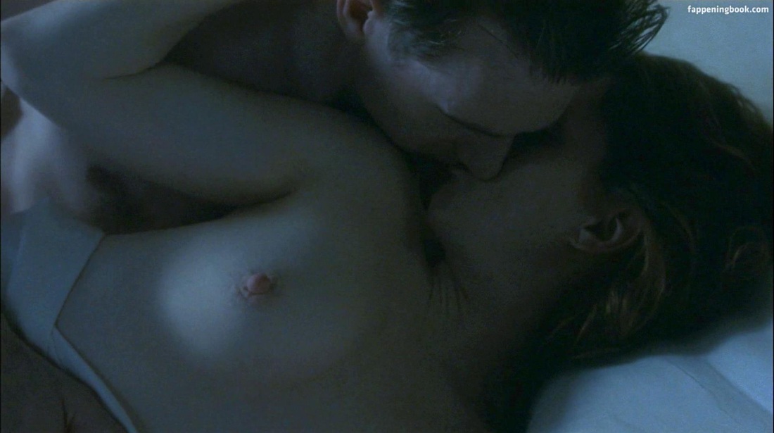 Мэгги Джилленхол голая в фильме