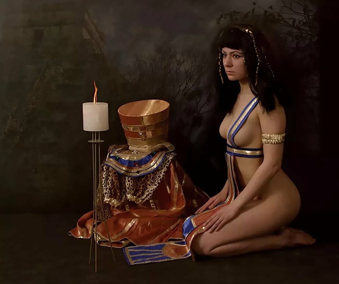 Юная жрица любви голая