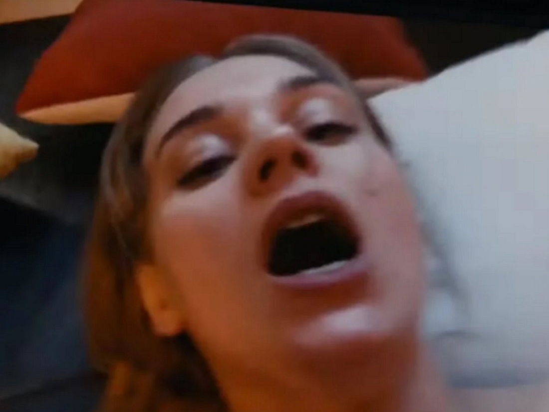 Свэг девушка в маске