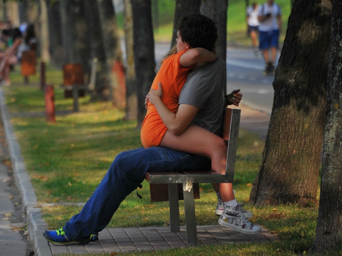 Кунилингус в парке на лавке