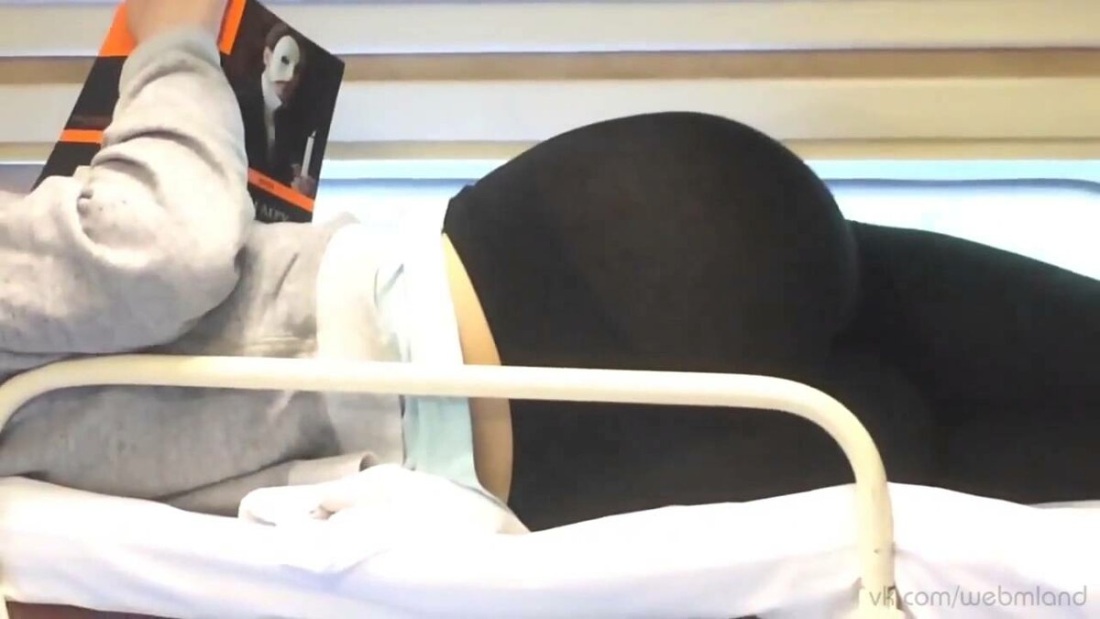 Красивые девушки в поезде