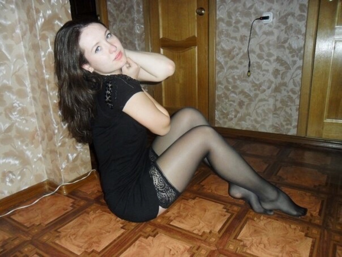 Женщины в чулках домашние