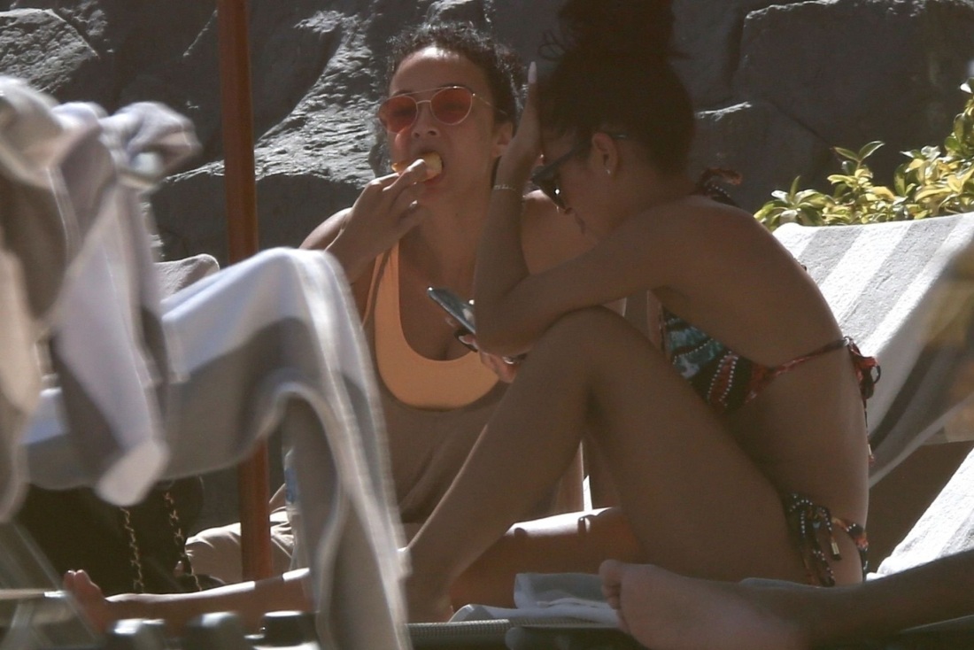 Мишель Лу Лань купальнике