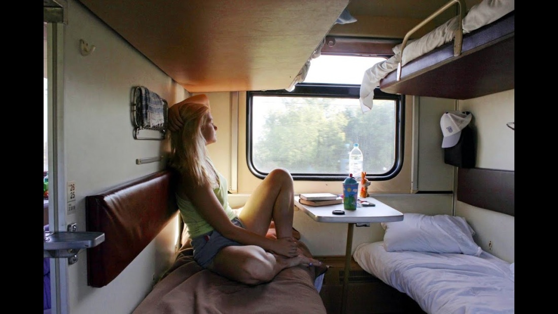 Мужчина и женщина в поезде