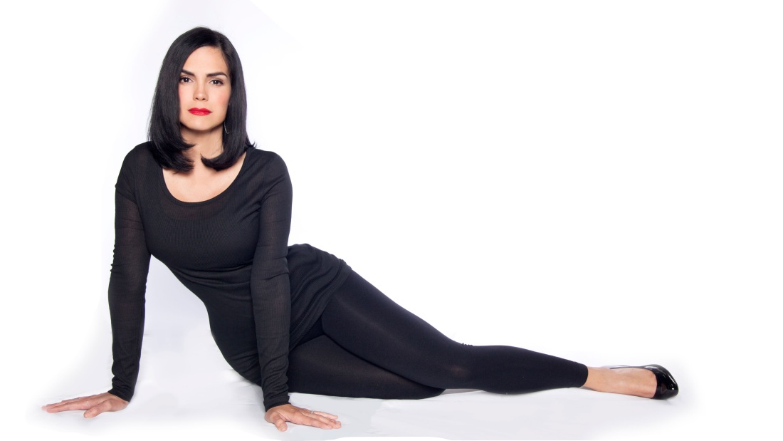 Скарлет Ортис в платье