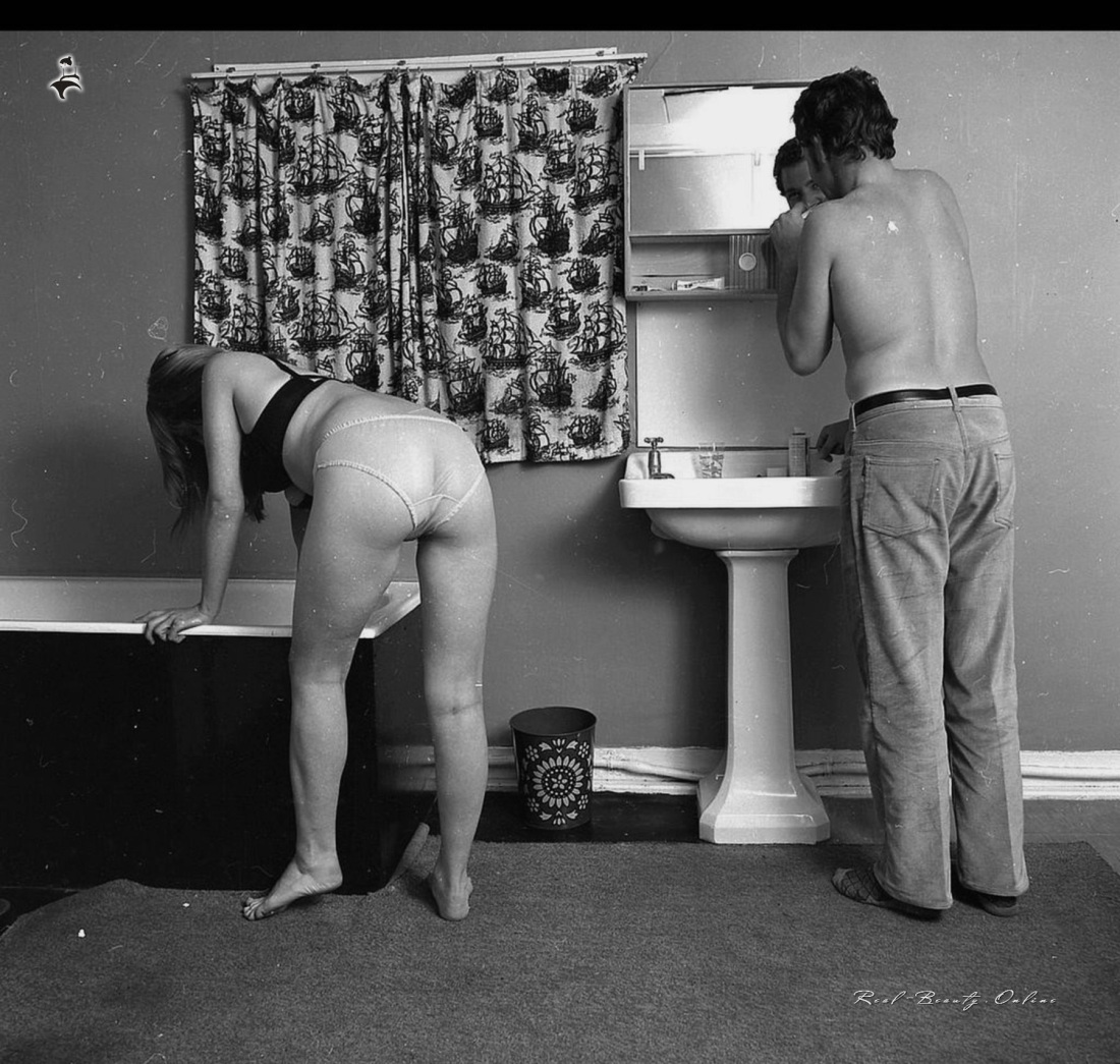 Голая в Советской квартире