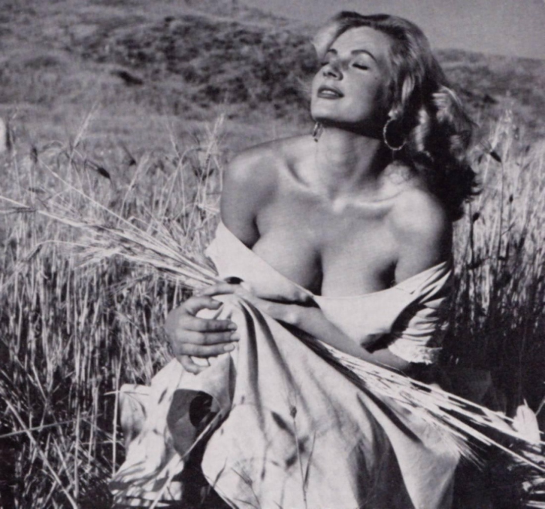 Шведская актриса Анита Экберг ню