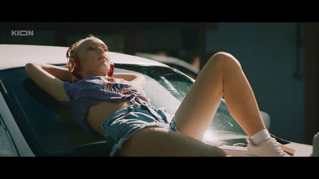 Виктория Агалакова грудь