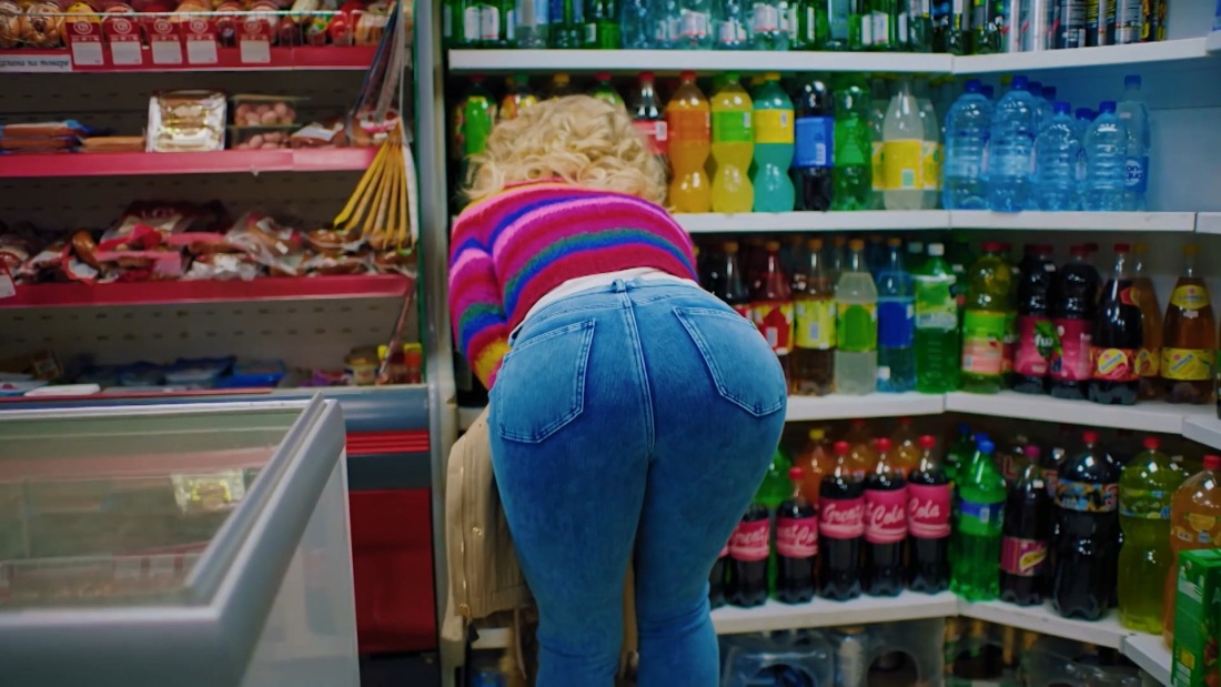 Виктория Агалакова попа