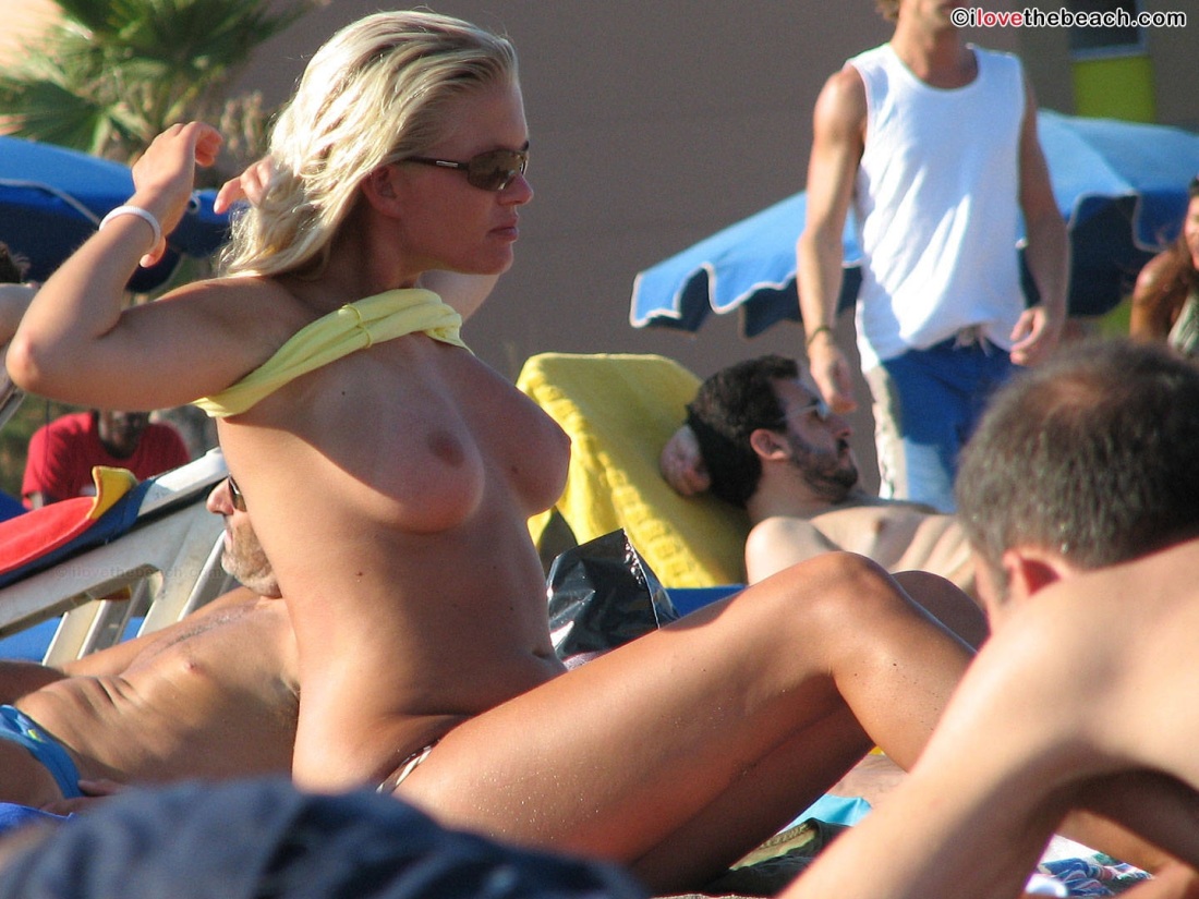 Слетел купальник в бассейне голые