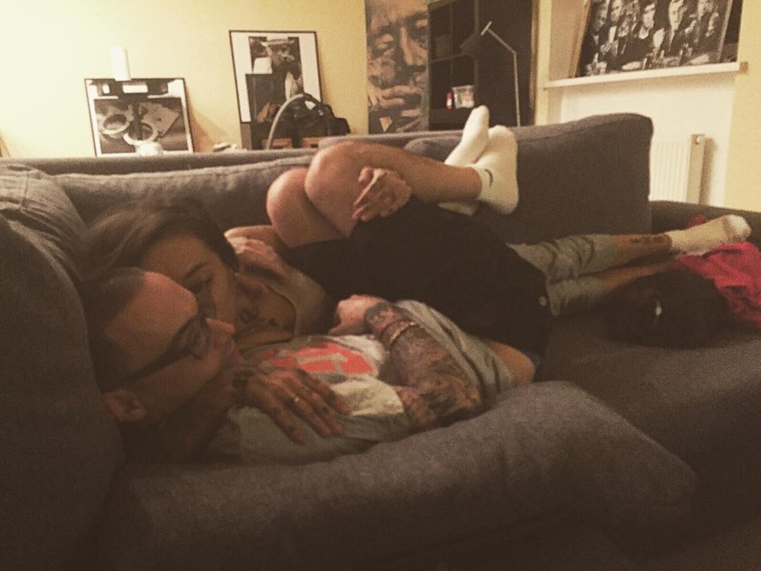 Тату Айзы Анохиной