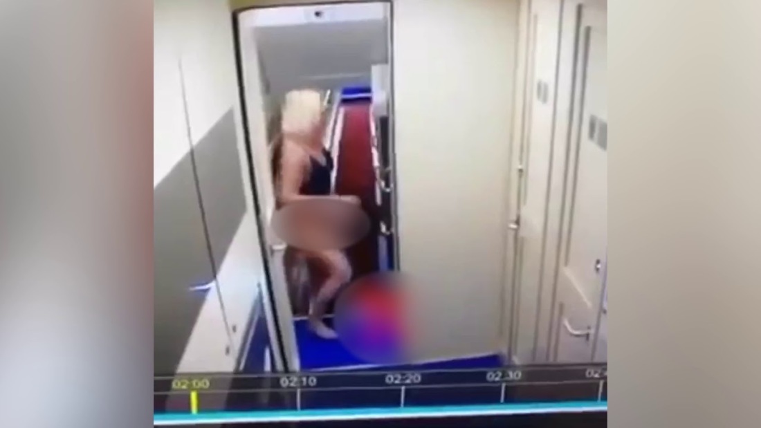 Подглядывание в поезде