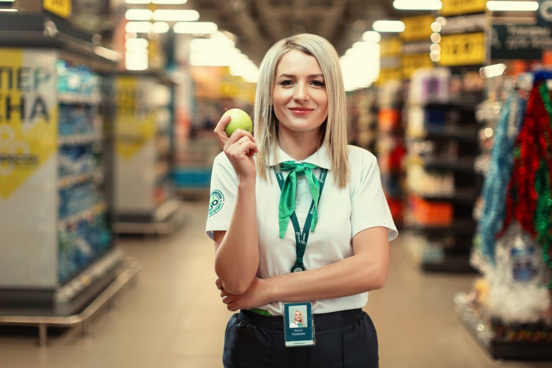 Девушка продавец