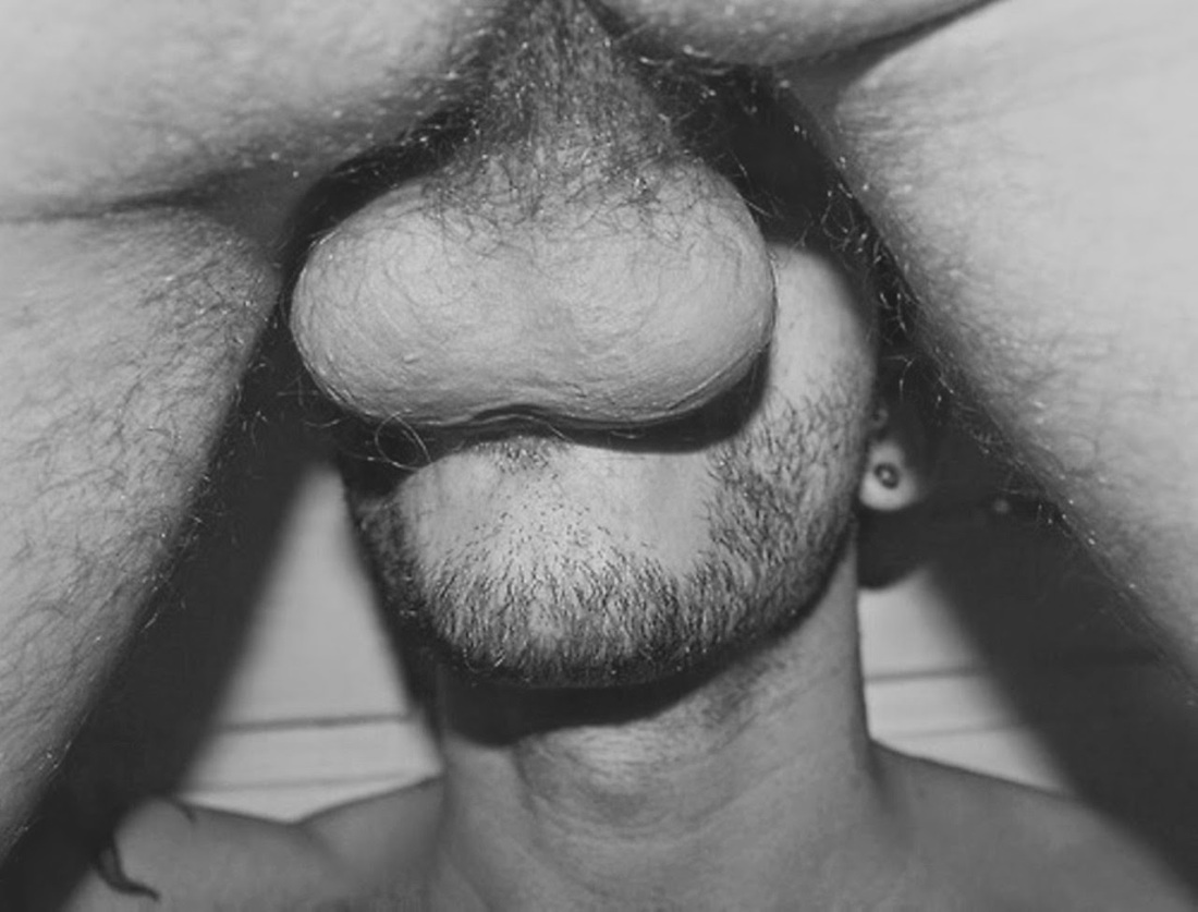 Огромный волосатый член висит