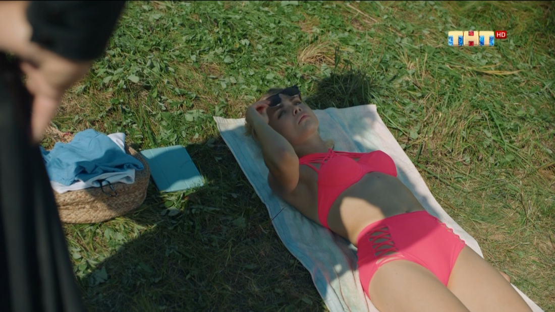 Анастасия Акатова в купальнике