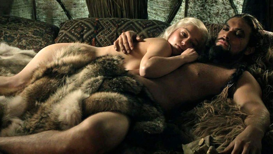Игры престолов Эмилия Кларк постельные сцены 1 сезон