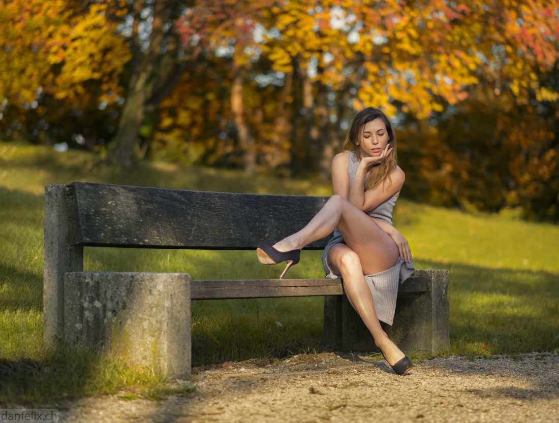 Девушки без трусиков на природе