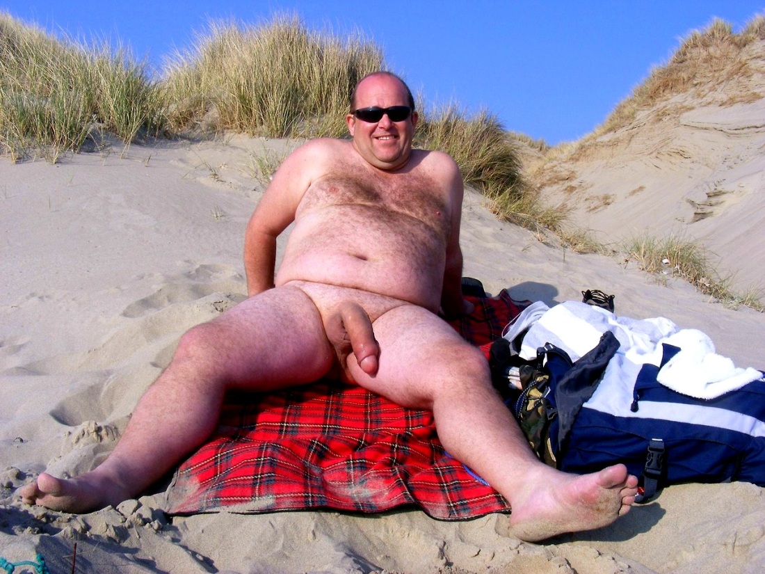 Голые пожилые мужики на пляже