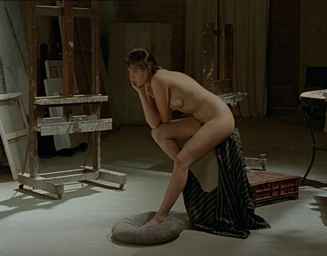 Актриса Эммануэль Беар задница