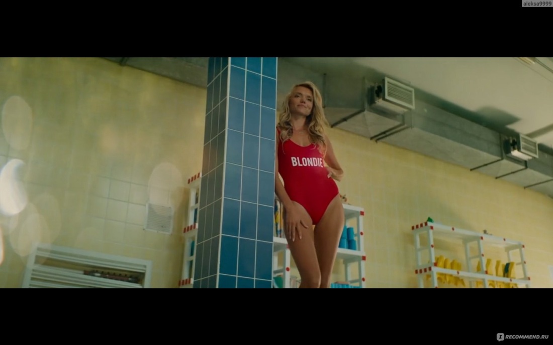 Елена Подкаминская в лифчике