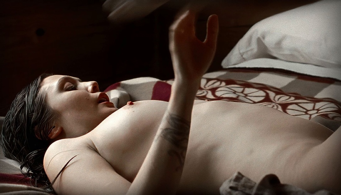 Элизабет Олсен Олдбой сиськи