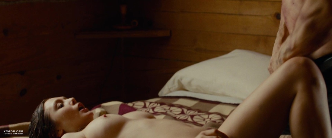 Голая Бри Ларсон Капитан Марвел