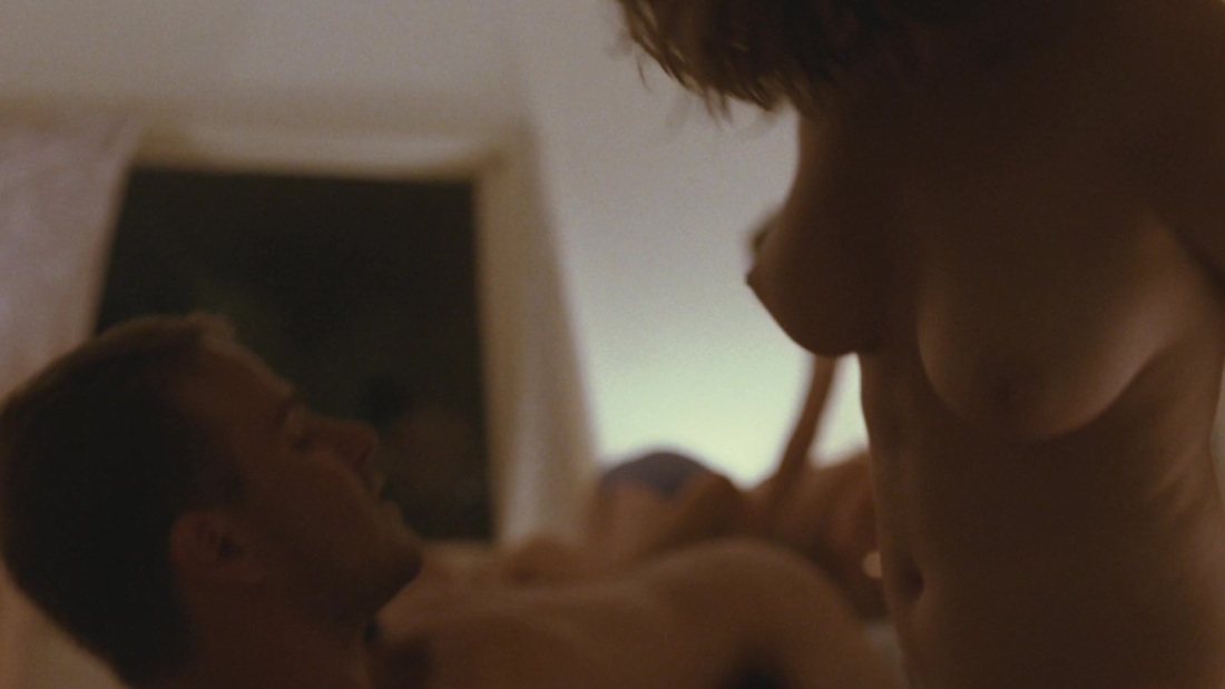 Элизабет Олсен постельные сцены