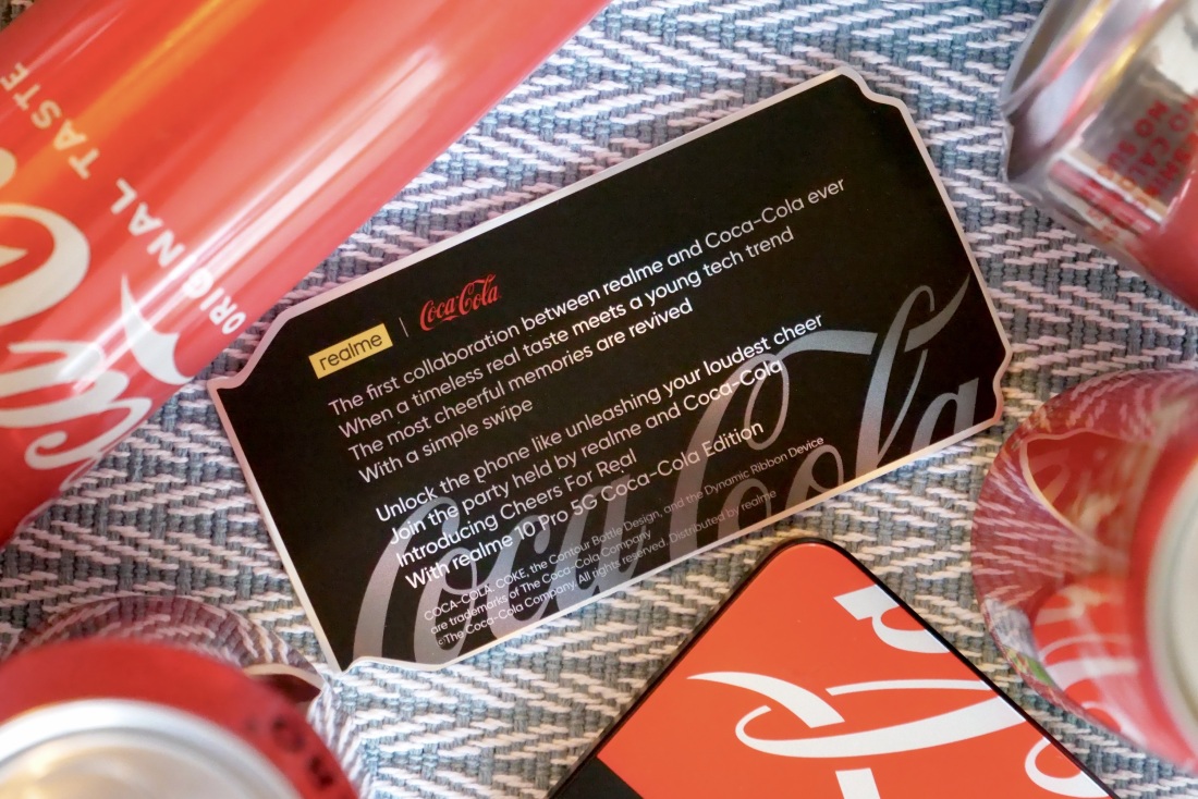 Девушка с Кока колой