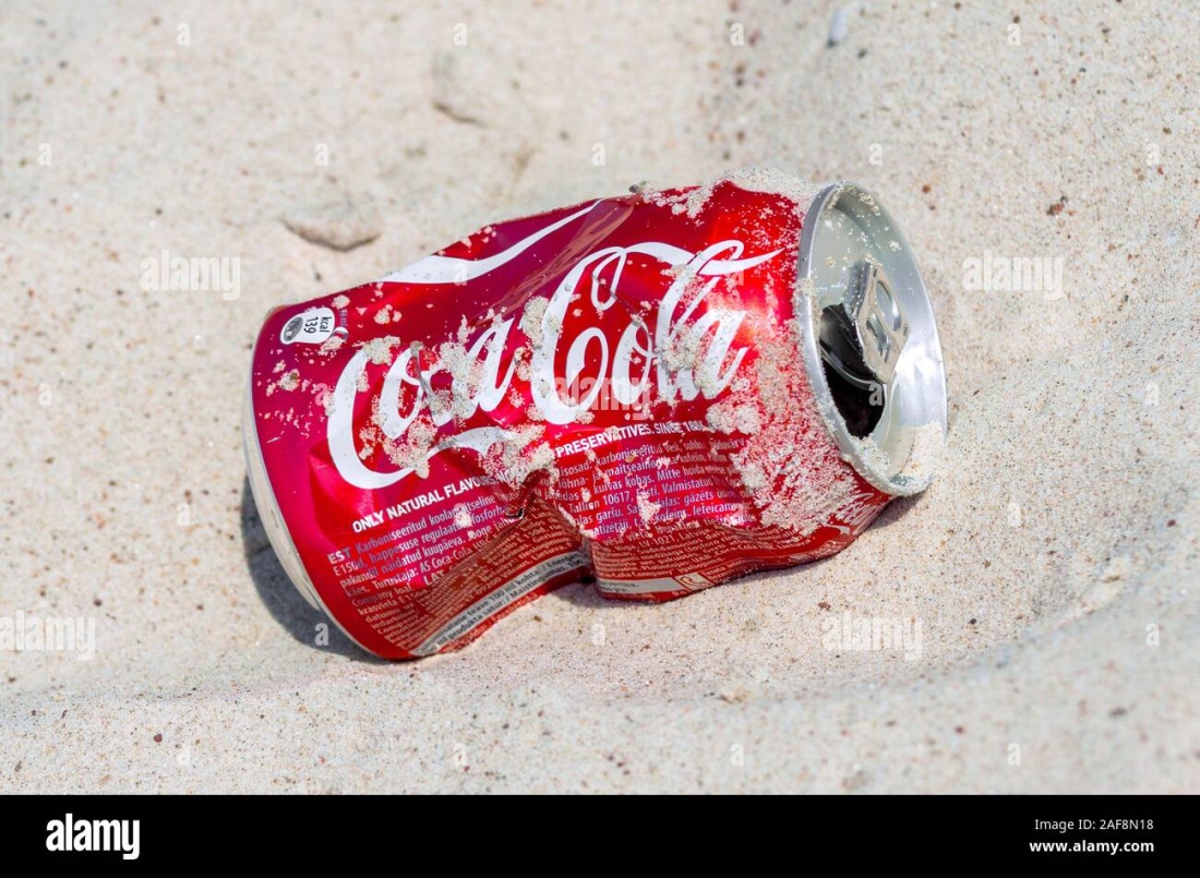 Девушка в купальнике Coca Cola