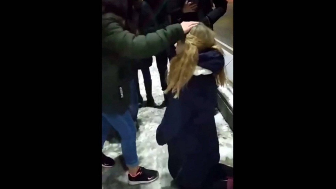 Блондинка в деревне