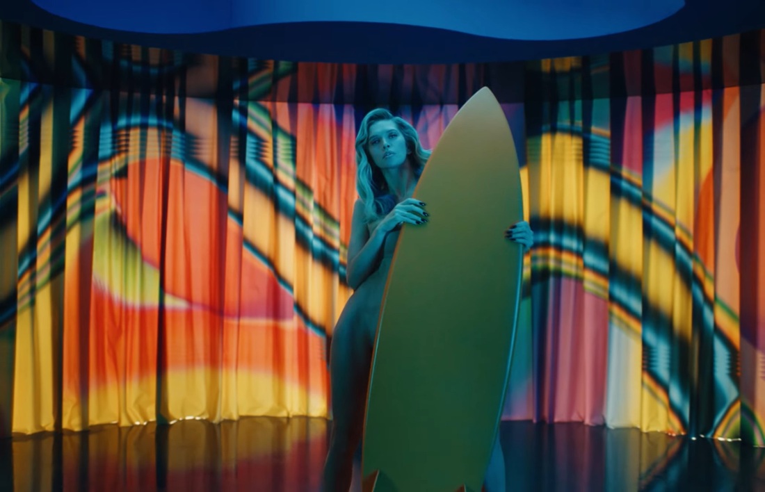 Вера Брежнева животик