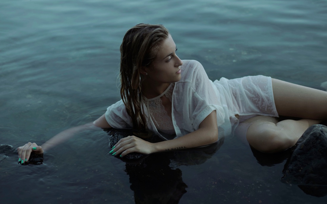 Двушка в мокрой рубашке