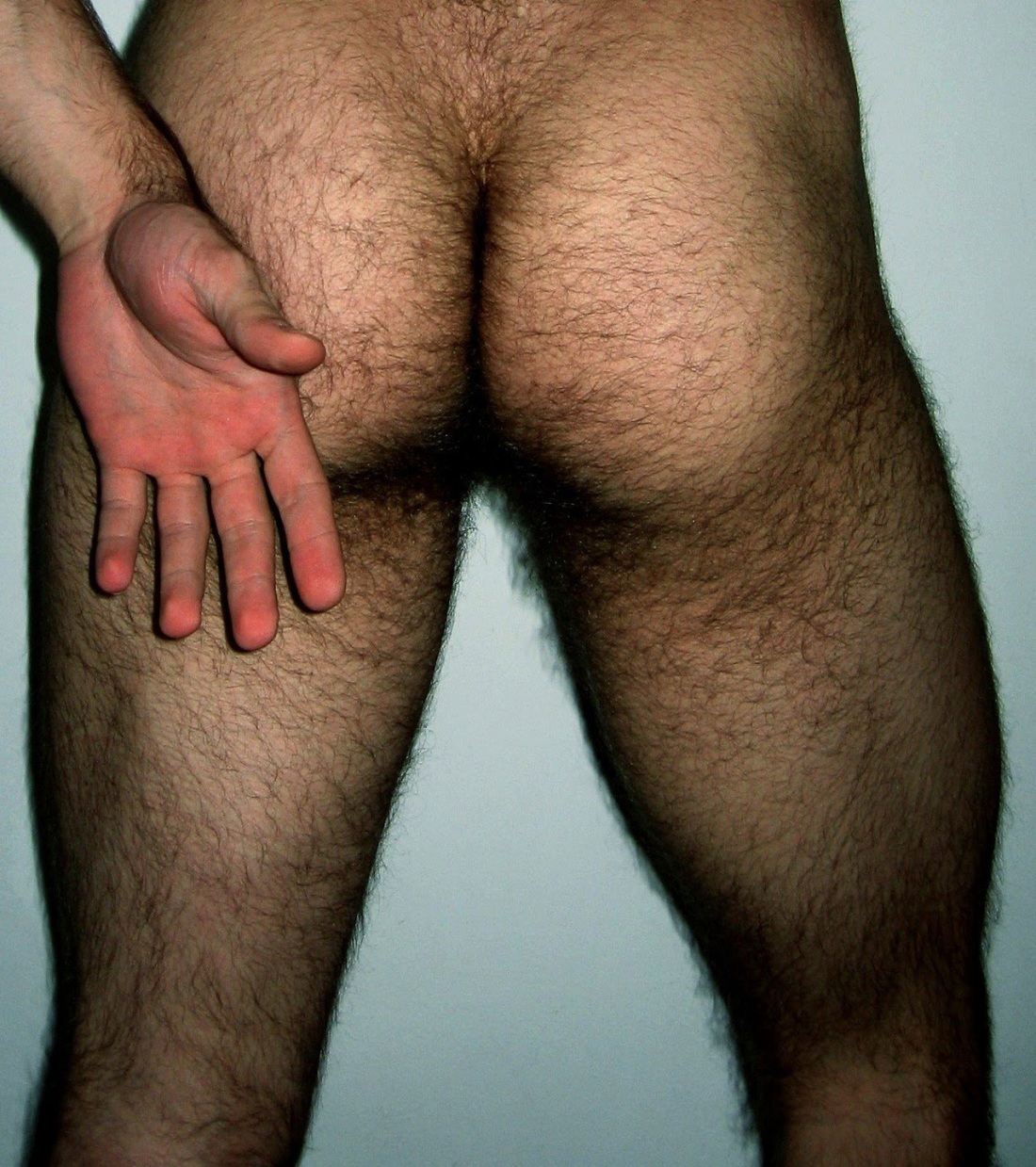 Волосатые задницы парней