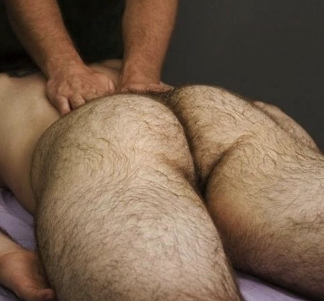 Волосатая мужская задница