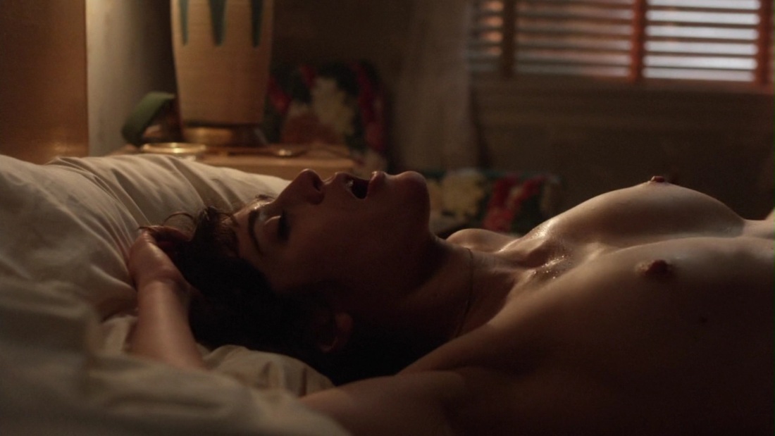 Актриса Лиззи Каплан голая