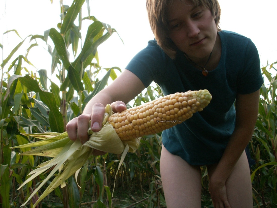 Девушка с бананом в вагине