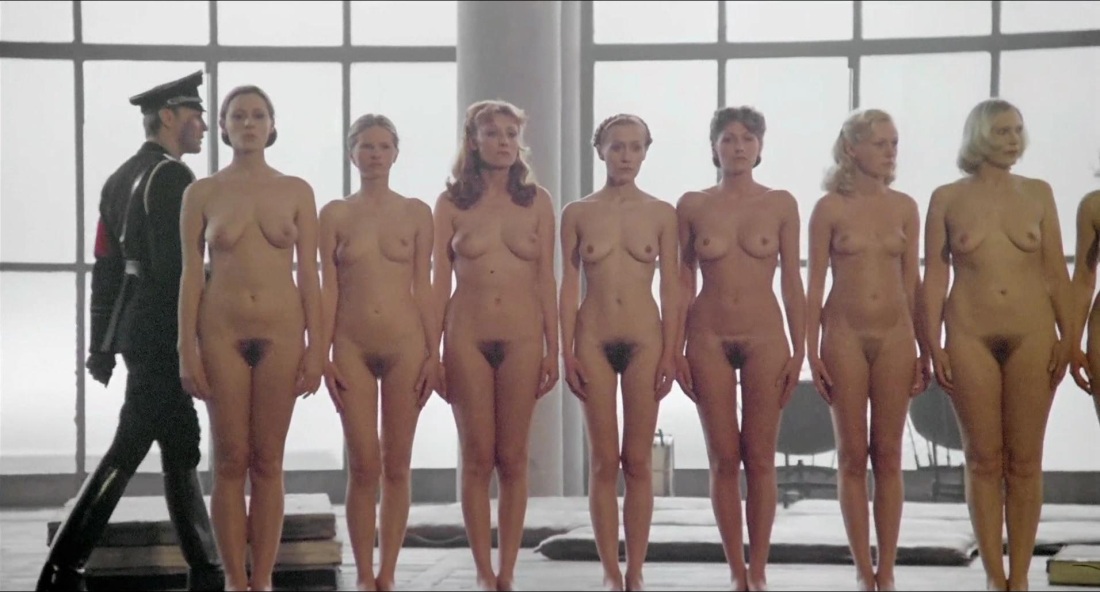 Очень много голых женщин