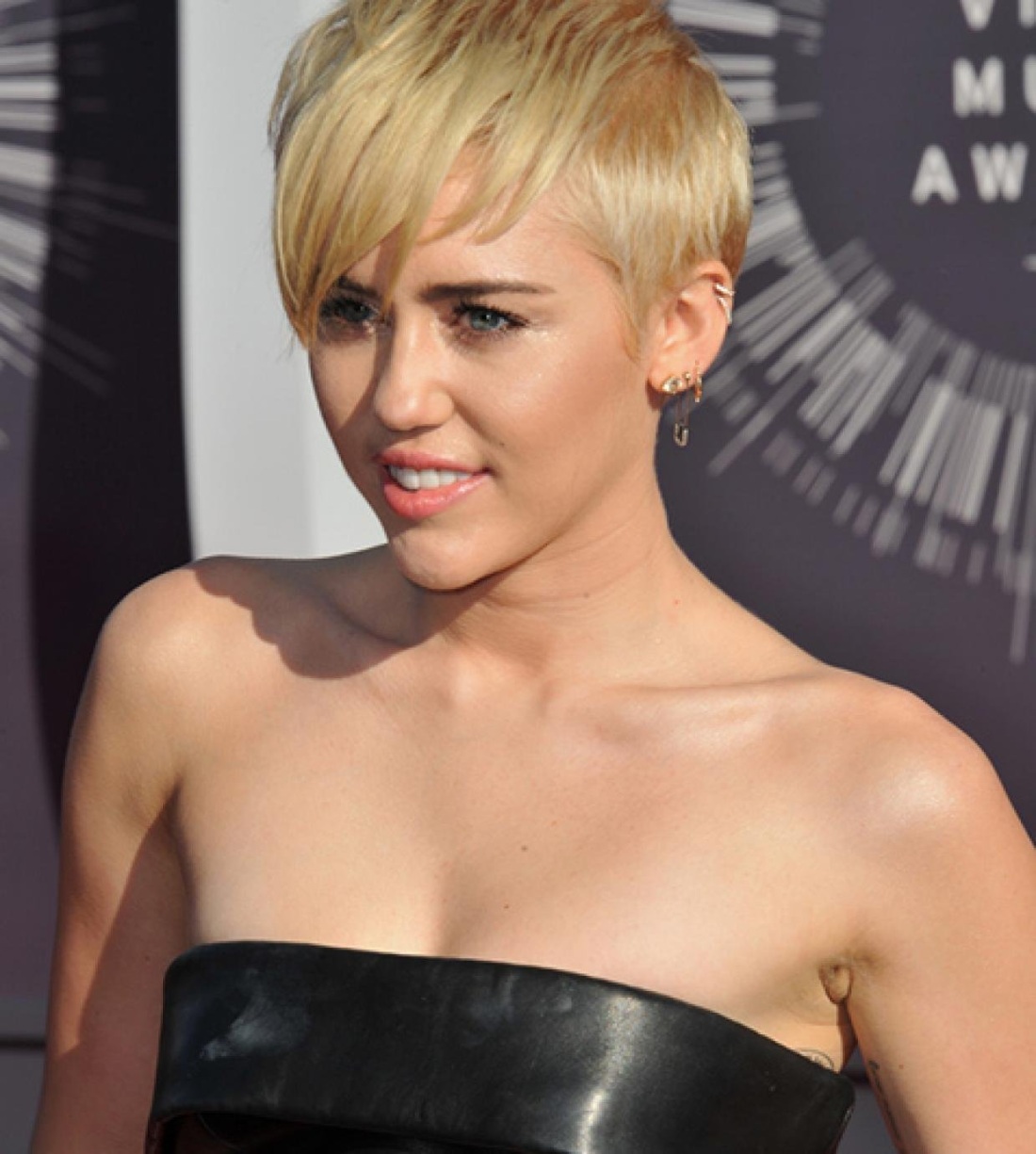 Майли Сайрус Пикси