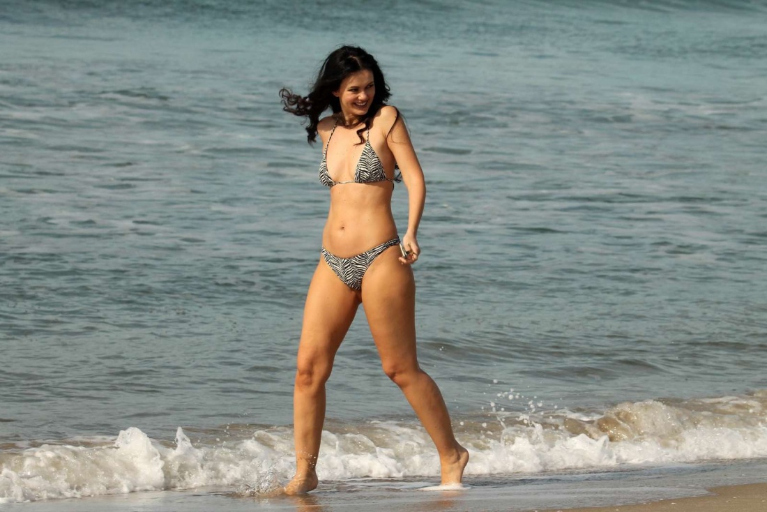 Наташа Калис ноги