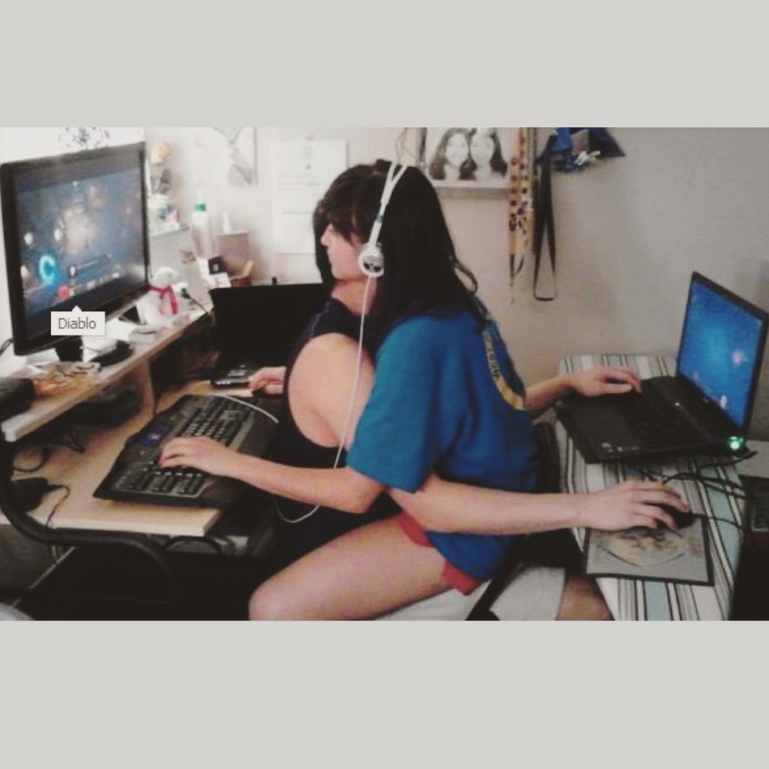 Девушка с ноутбуком