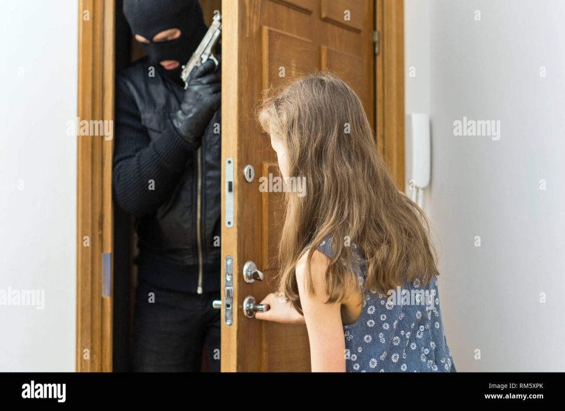 Незнакомец постучал в дверь