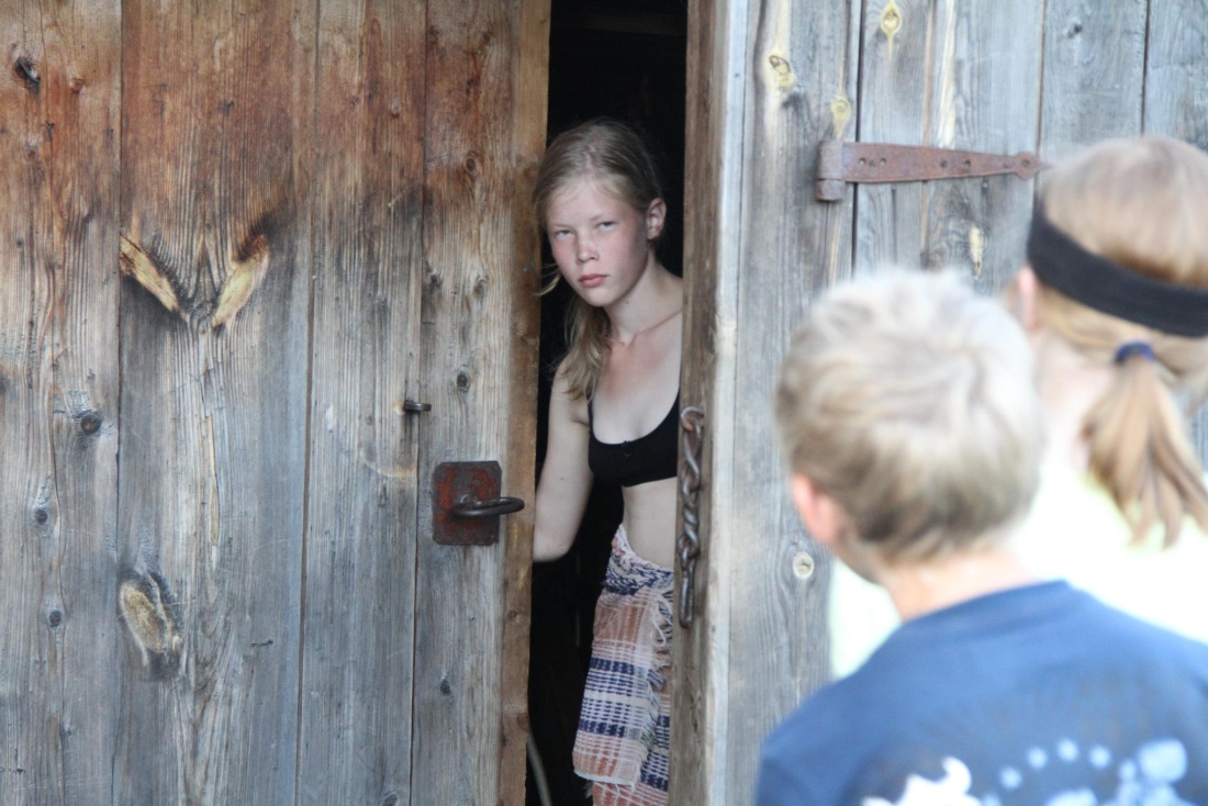 Девочки подростки на даче