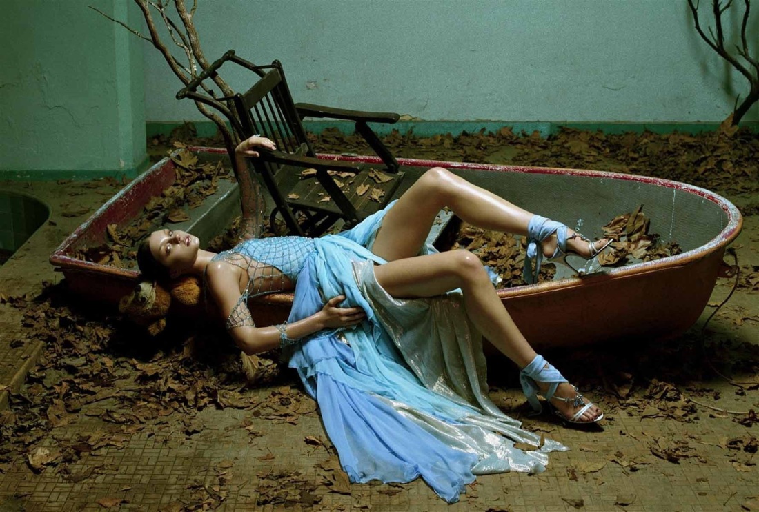 Фотосессия ню в заброшенном доме