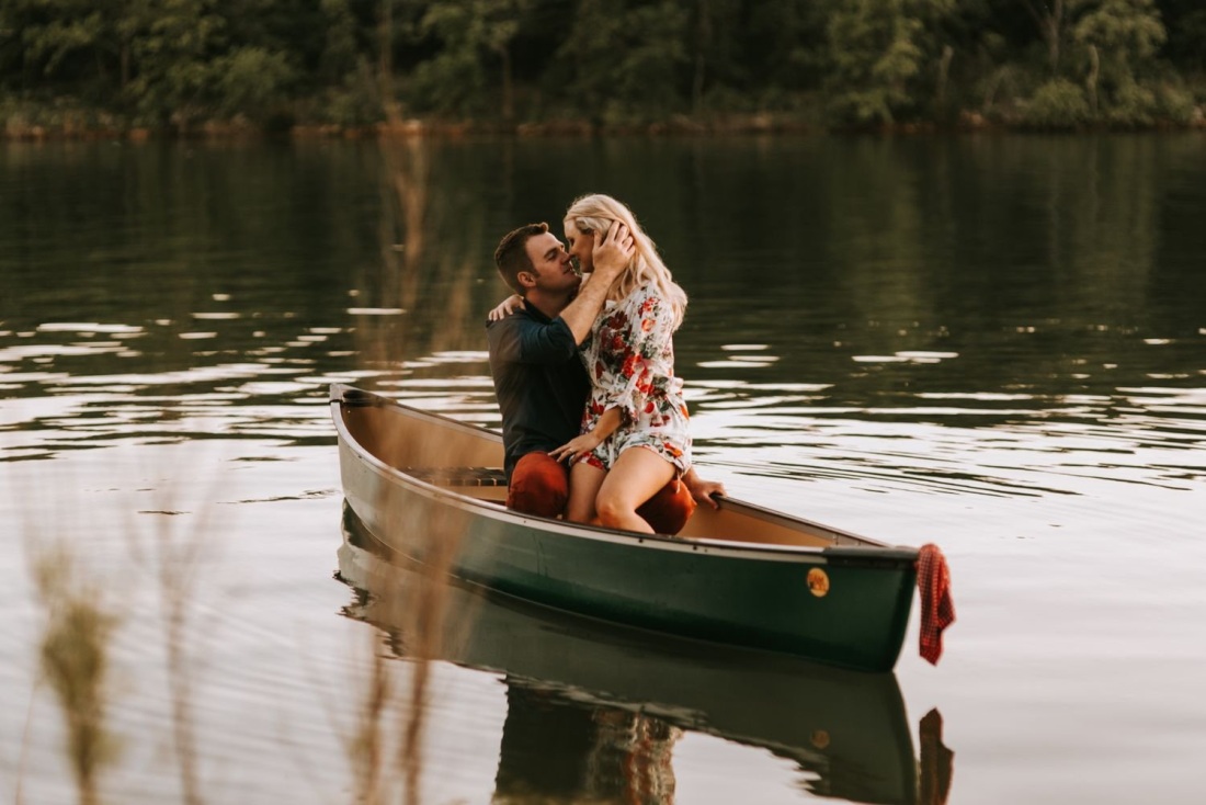 Пара в лодке