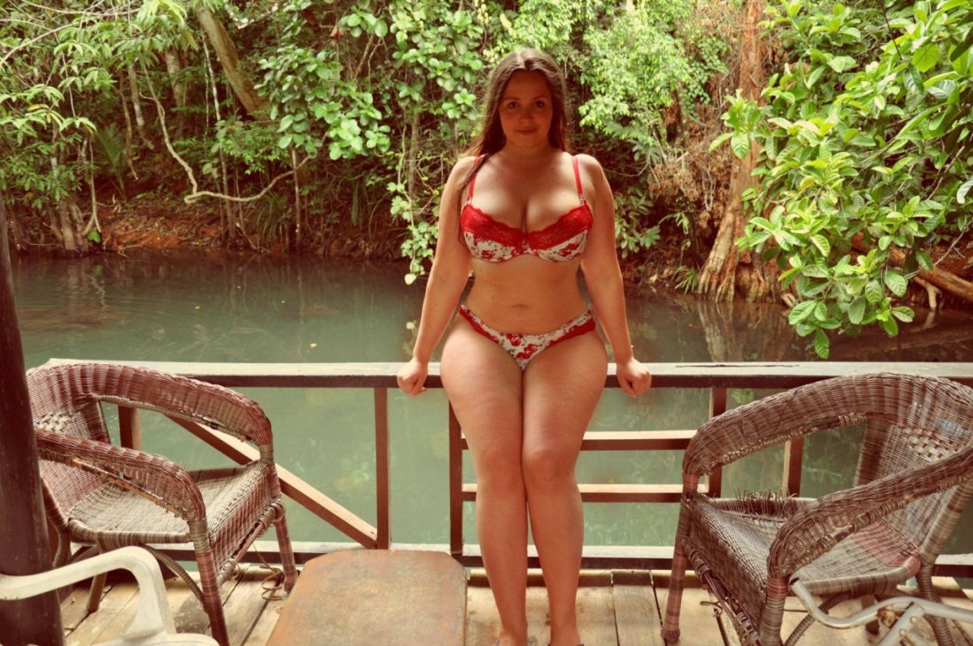 Юлия Куварзина горячие в купальнике