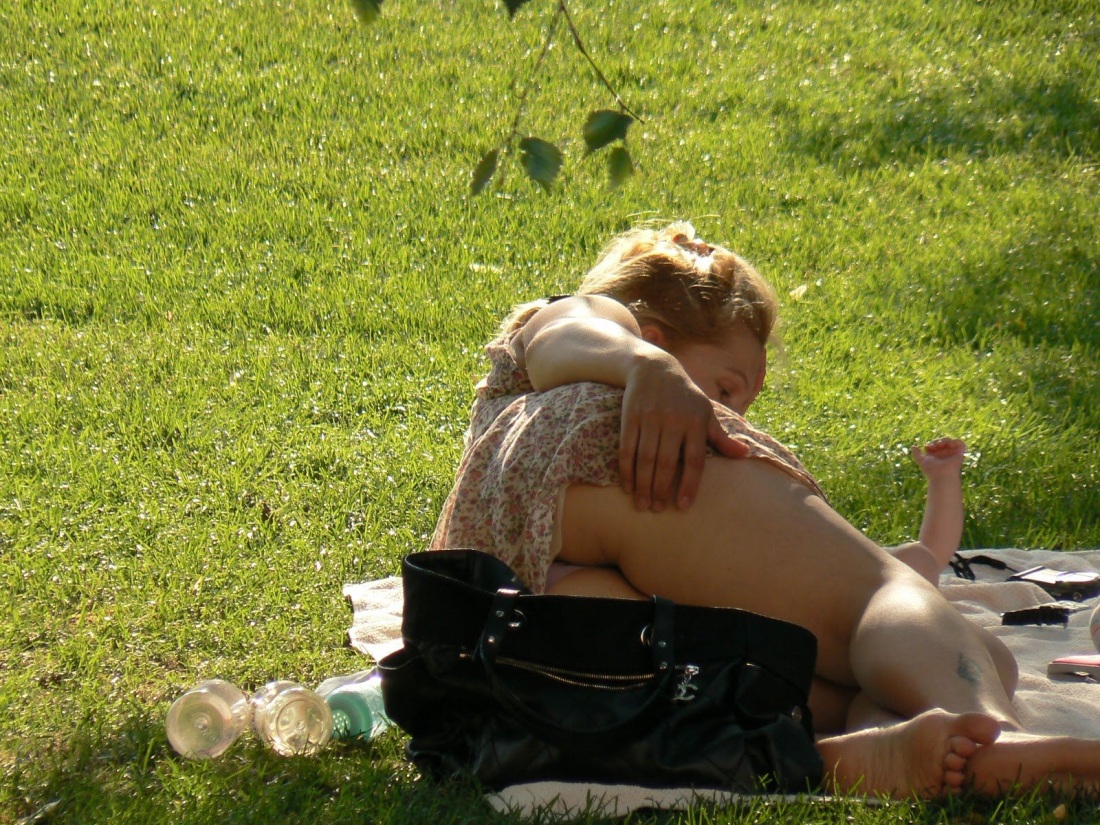 Подглядывание в окна за голыми