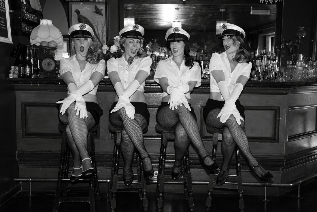 Бенни Хилл Кан Кан полицейских